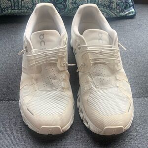 On Cloud 5 Shoes, Women’s size 7 in White